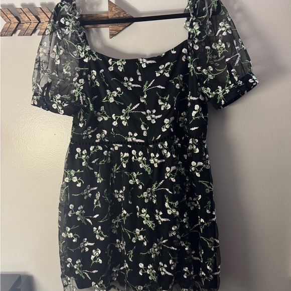 Lulu’s Floral Black Dress with Sheer Sleeves XL NWT - Picture 2 of 2
